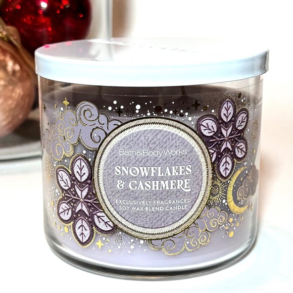 SNOWFLAKES & CASHMERE 3 Wick Candle - Picture 1 of 3